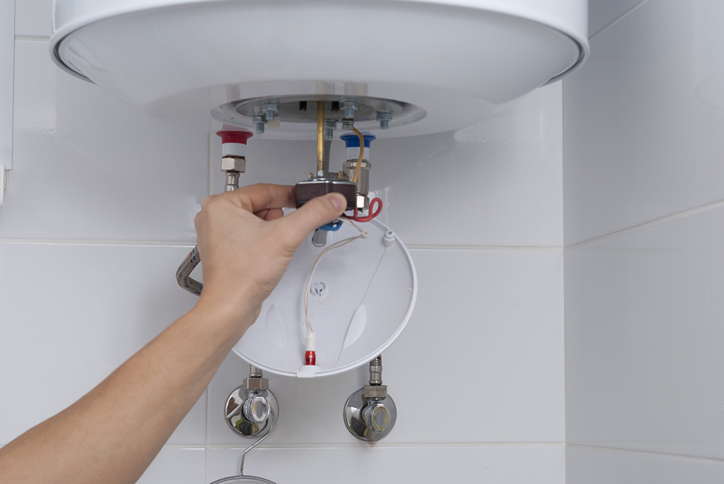 Why You Should Hire A Plumber For Your Water Heater Repair   Chattanooga TN